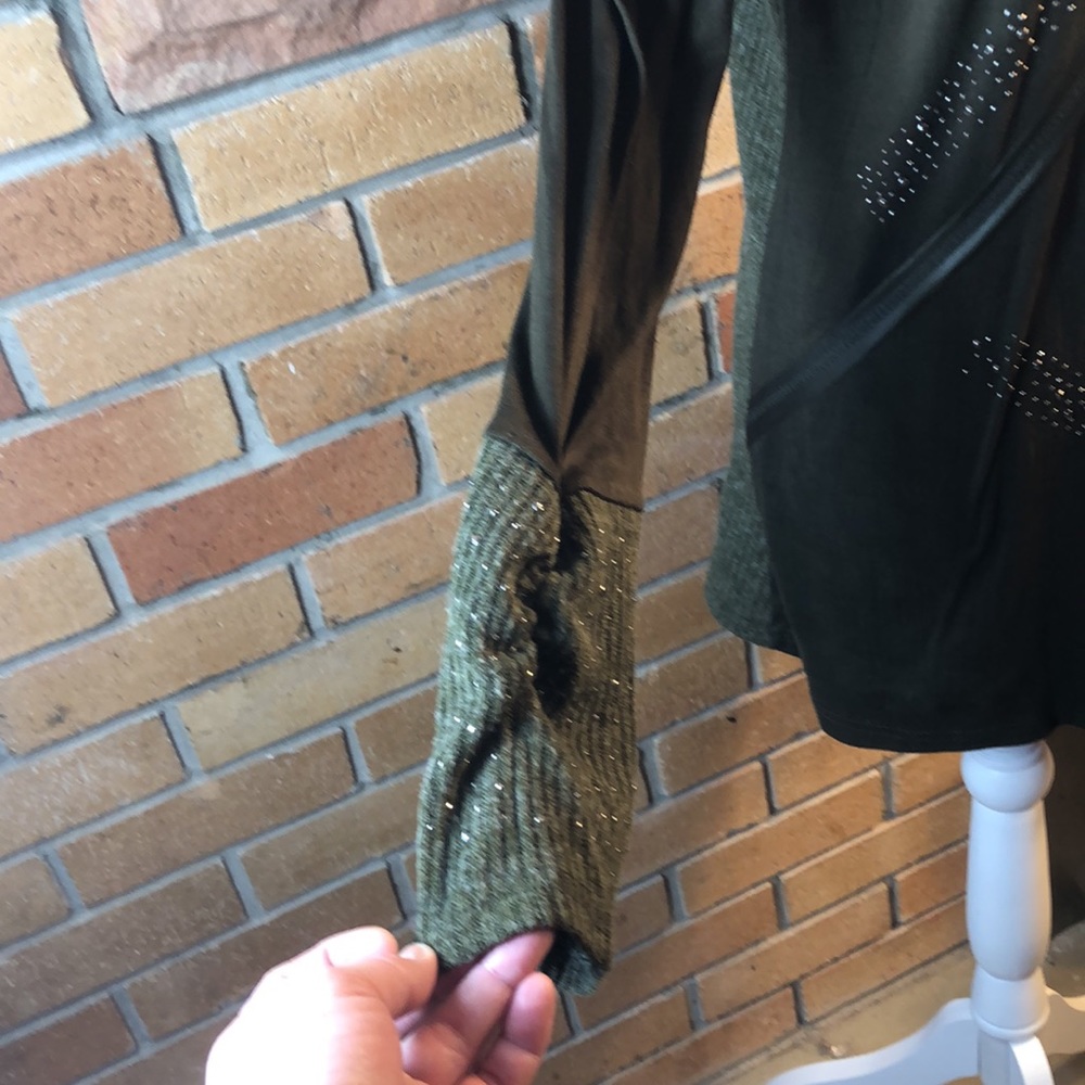Multi fabric top - Picture 3 of 7